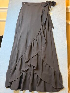 Divided Women’s Black Ruffled Wrap Skirt Size 0